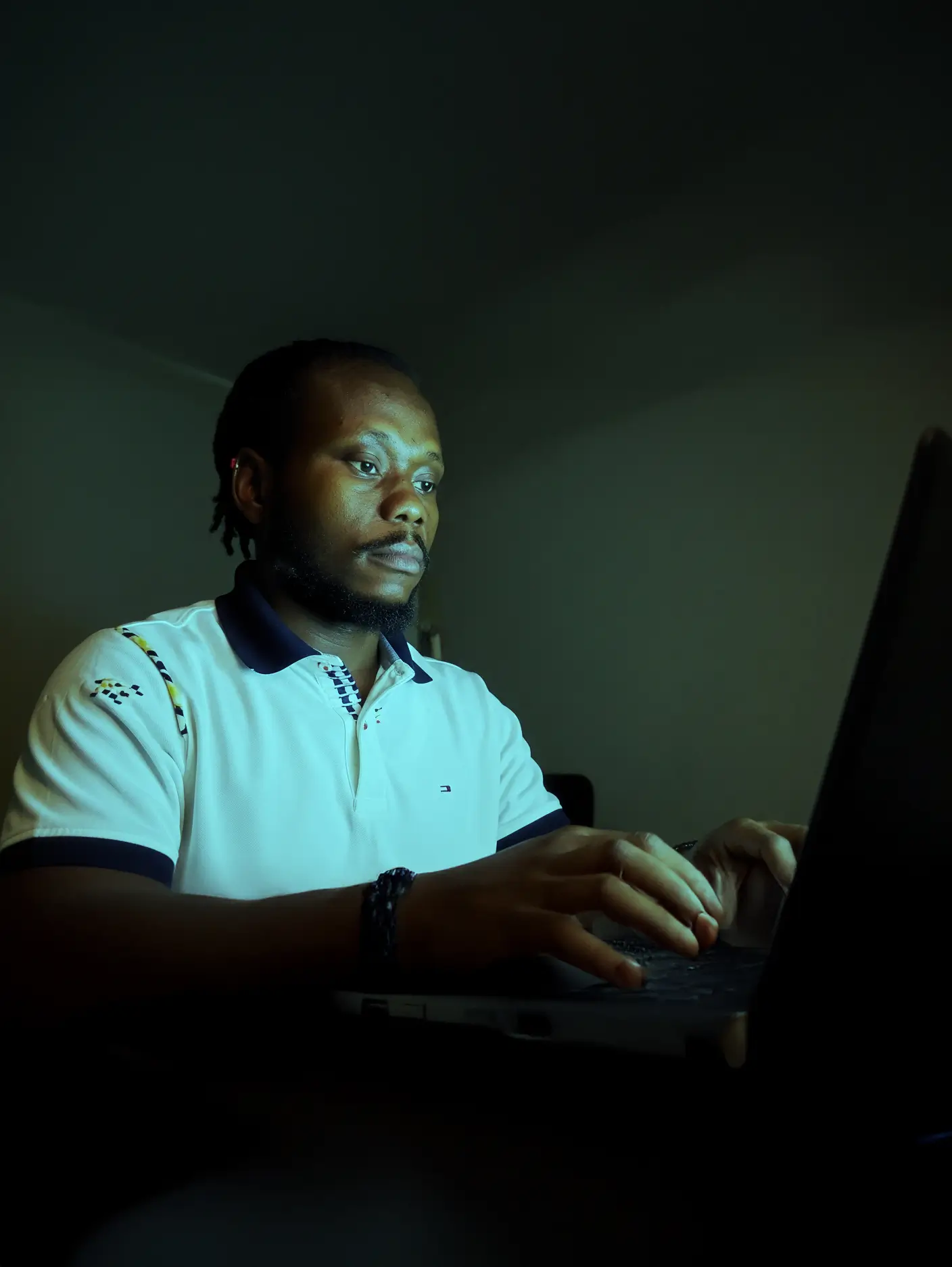 A picture of John Ozoemena folding his arm